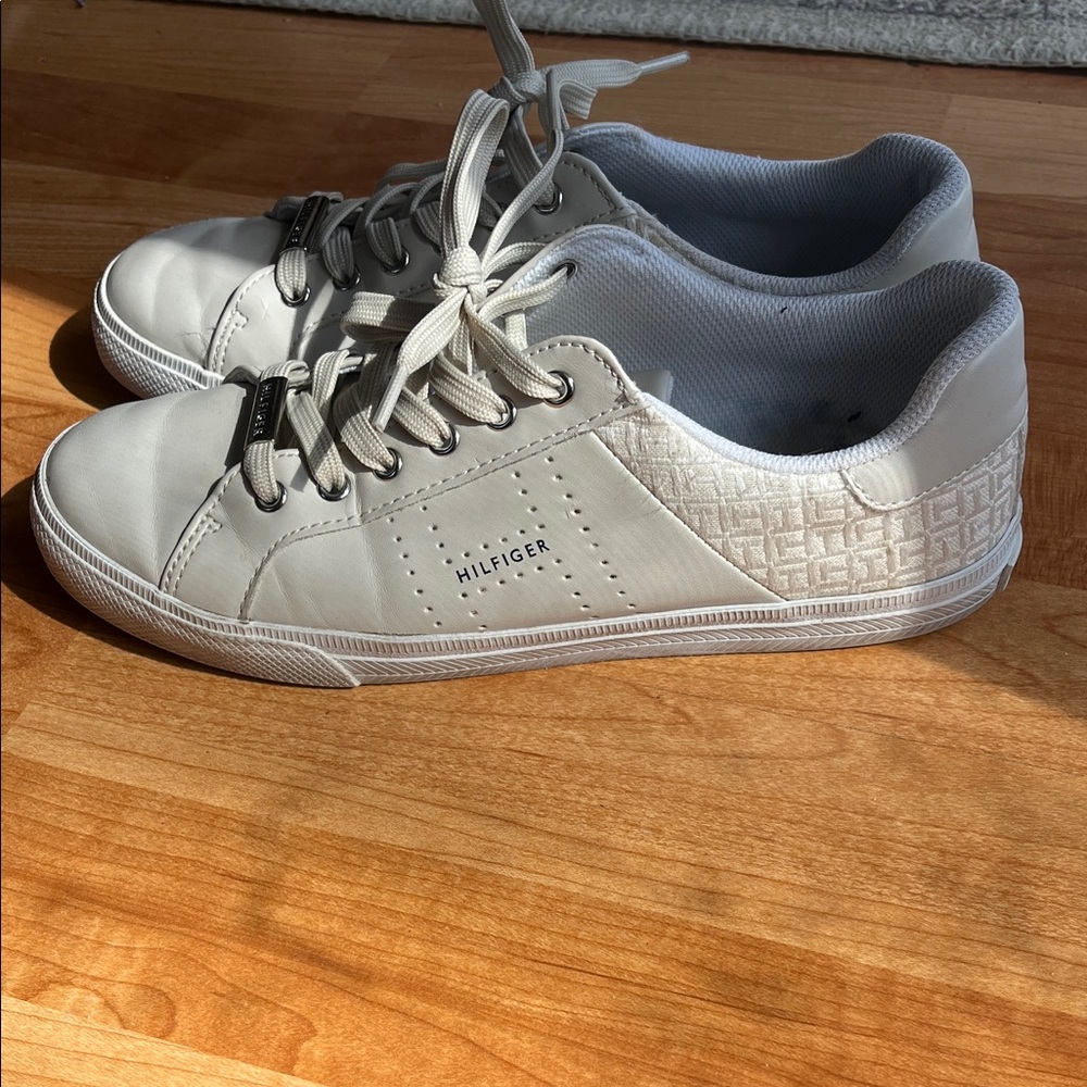 Tommy Hilfiger Off-White Textured Low-Top Sneakers